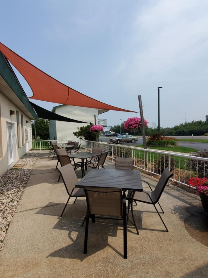 Voyager Inn Saint Ignace Esterno foto