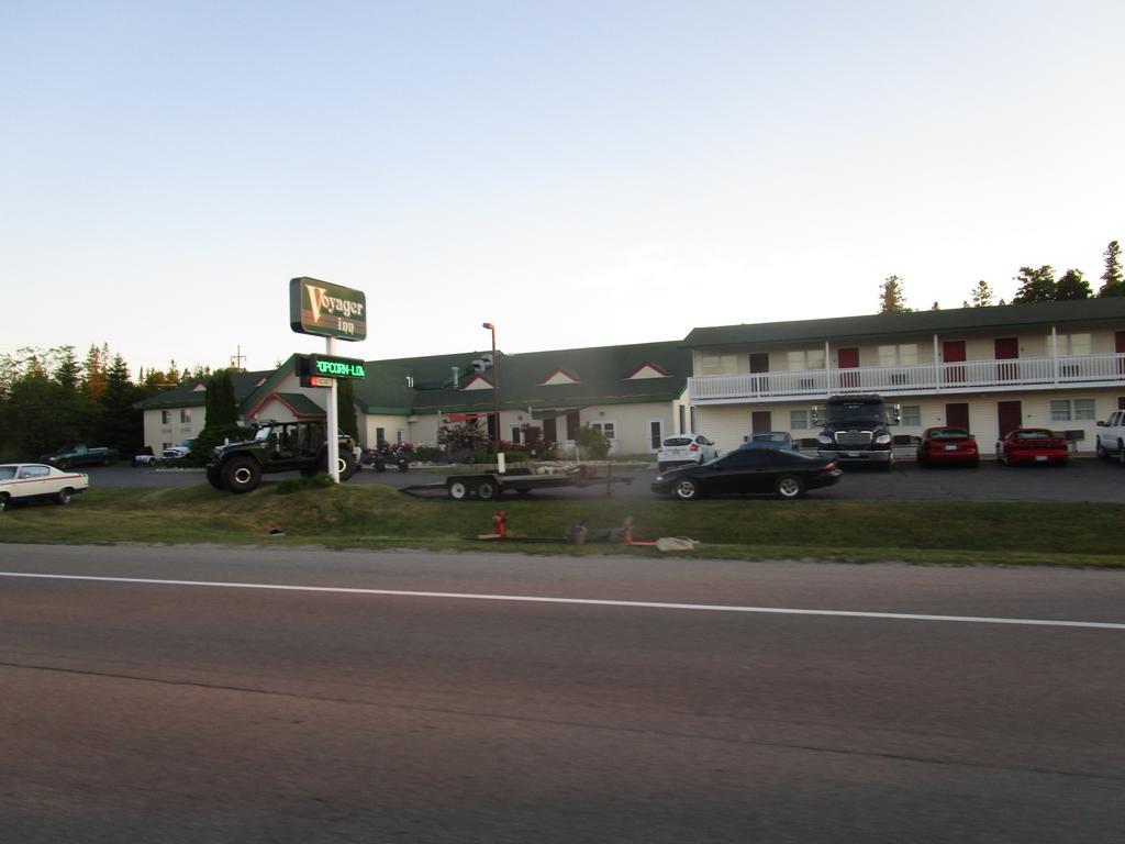 Voyager Inn Saint Ignace Esterno foto