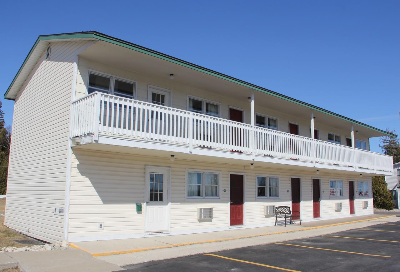 Voyager Inn Saint Ignace Esterno foto