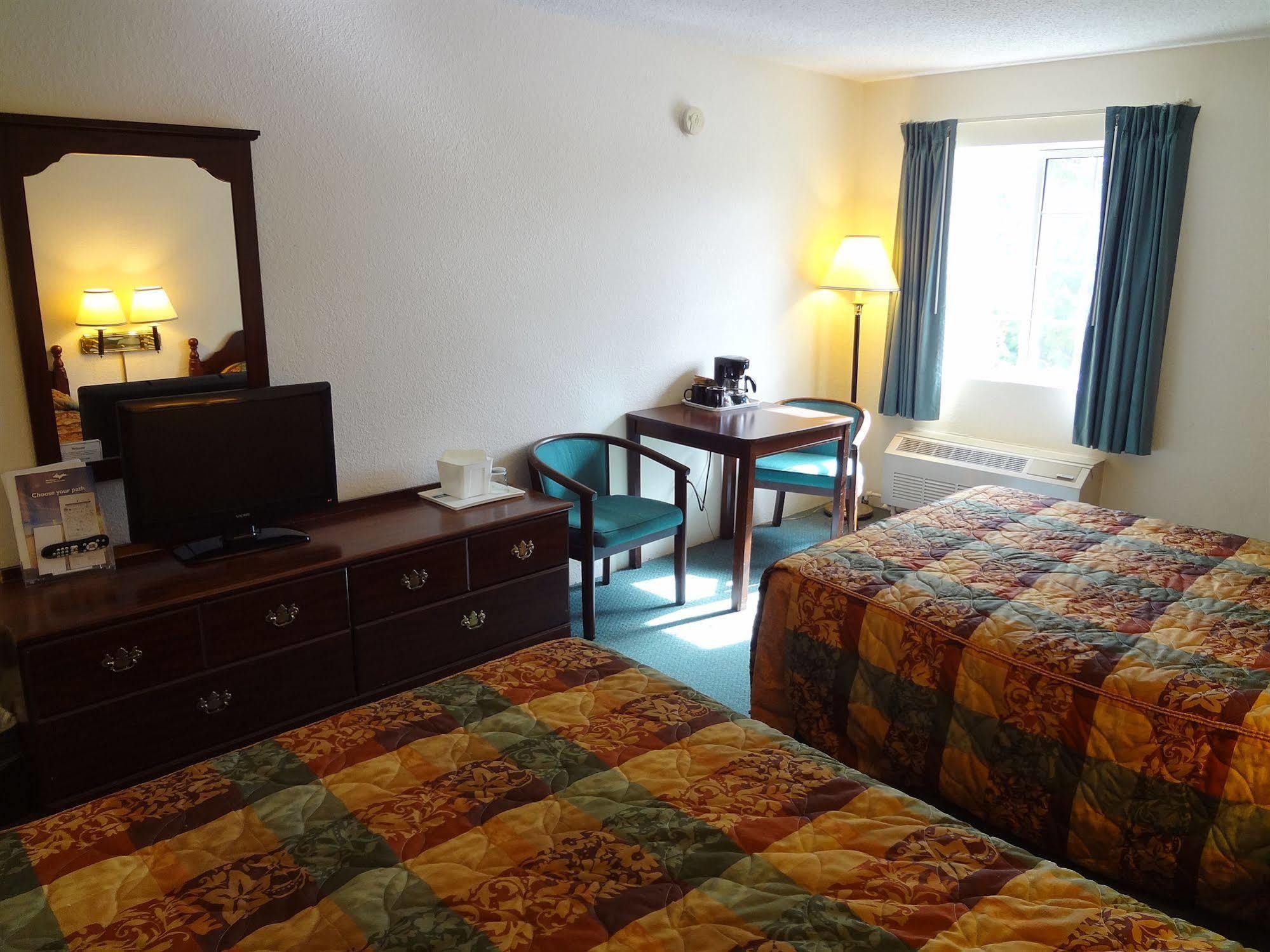 Voyager Inn Saint Ignace Esterno foto