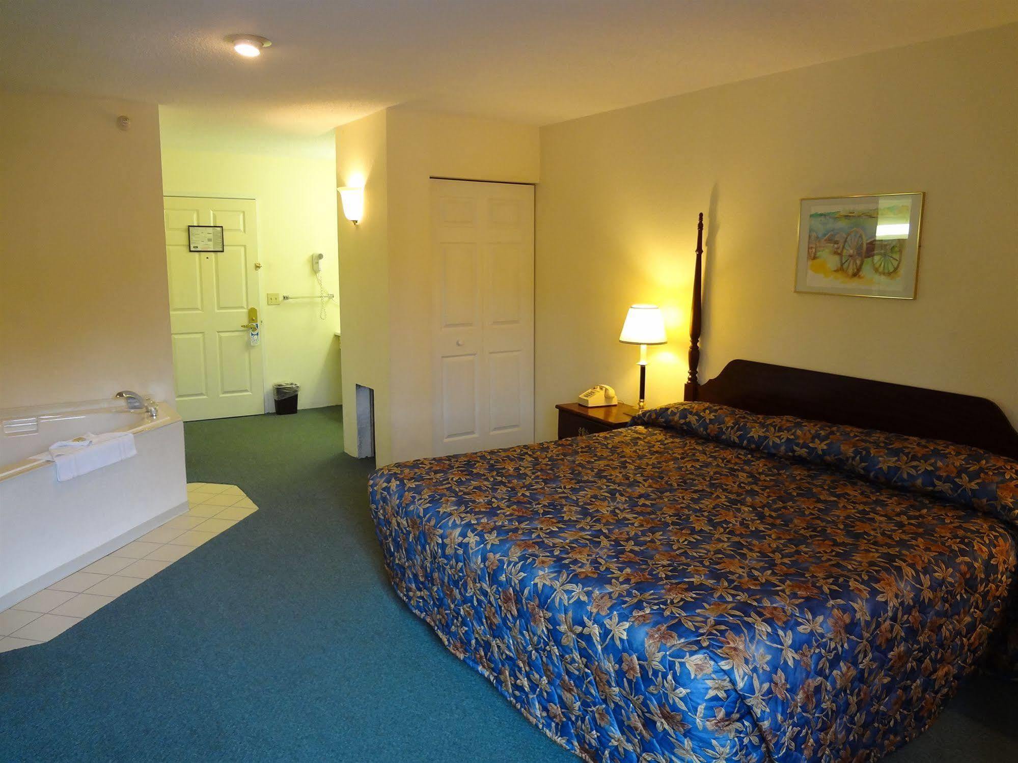 Voyager Inn Saint Ignace Esterno foto