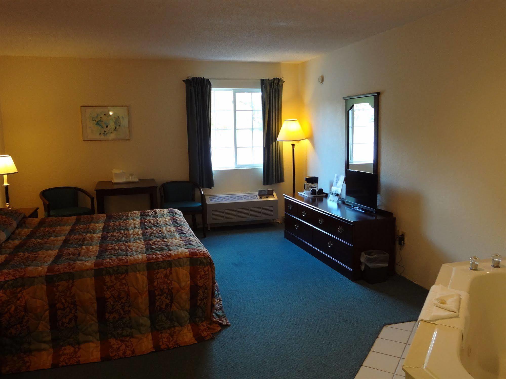 Voyager Inn Saint Ignace Esterno foto