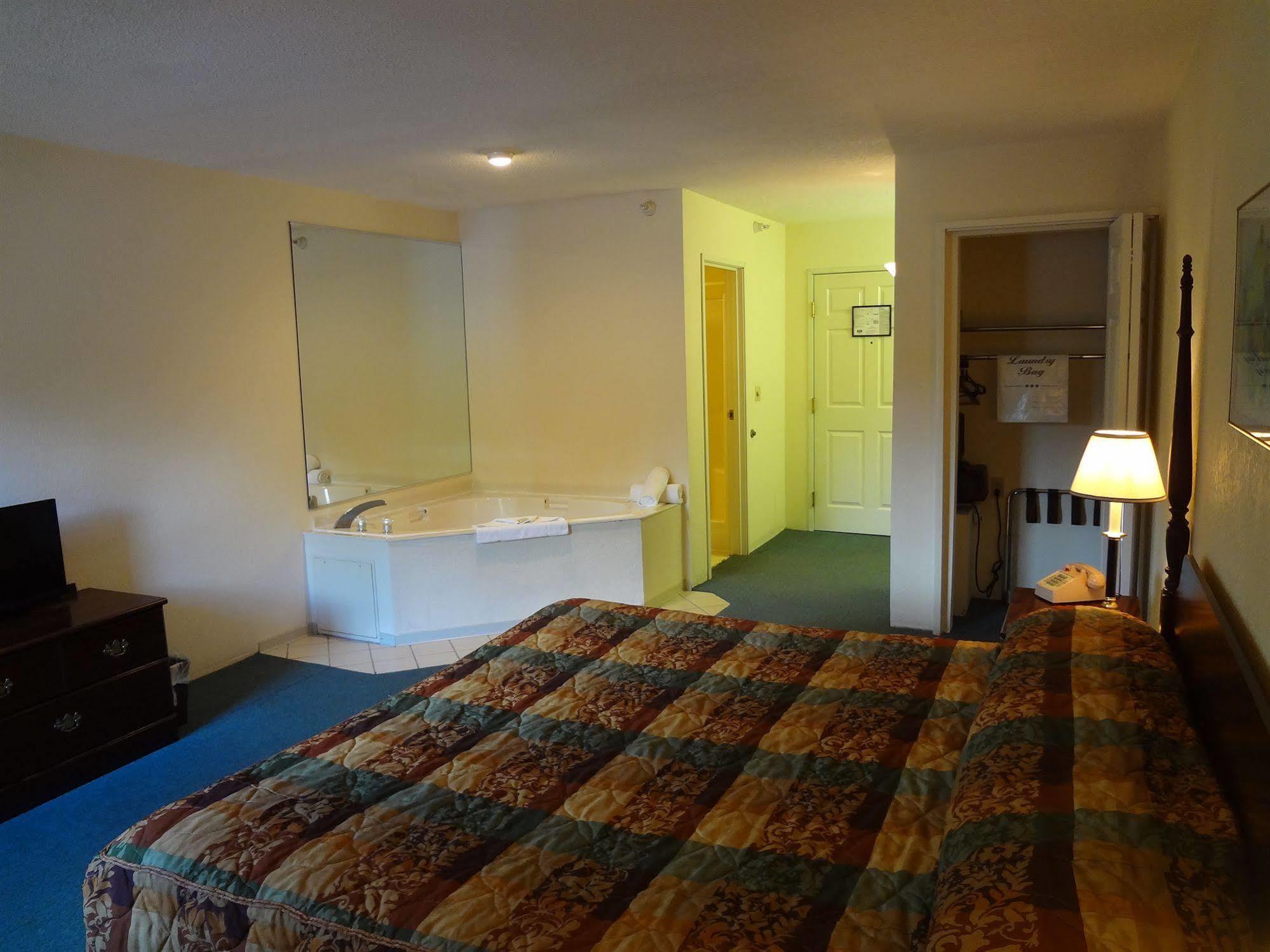 Voyager Inn Saint Ignace Esterno foto