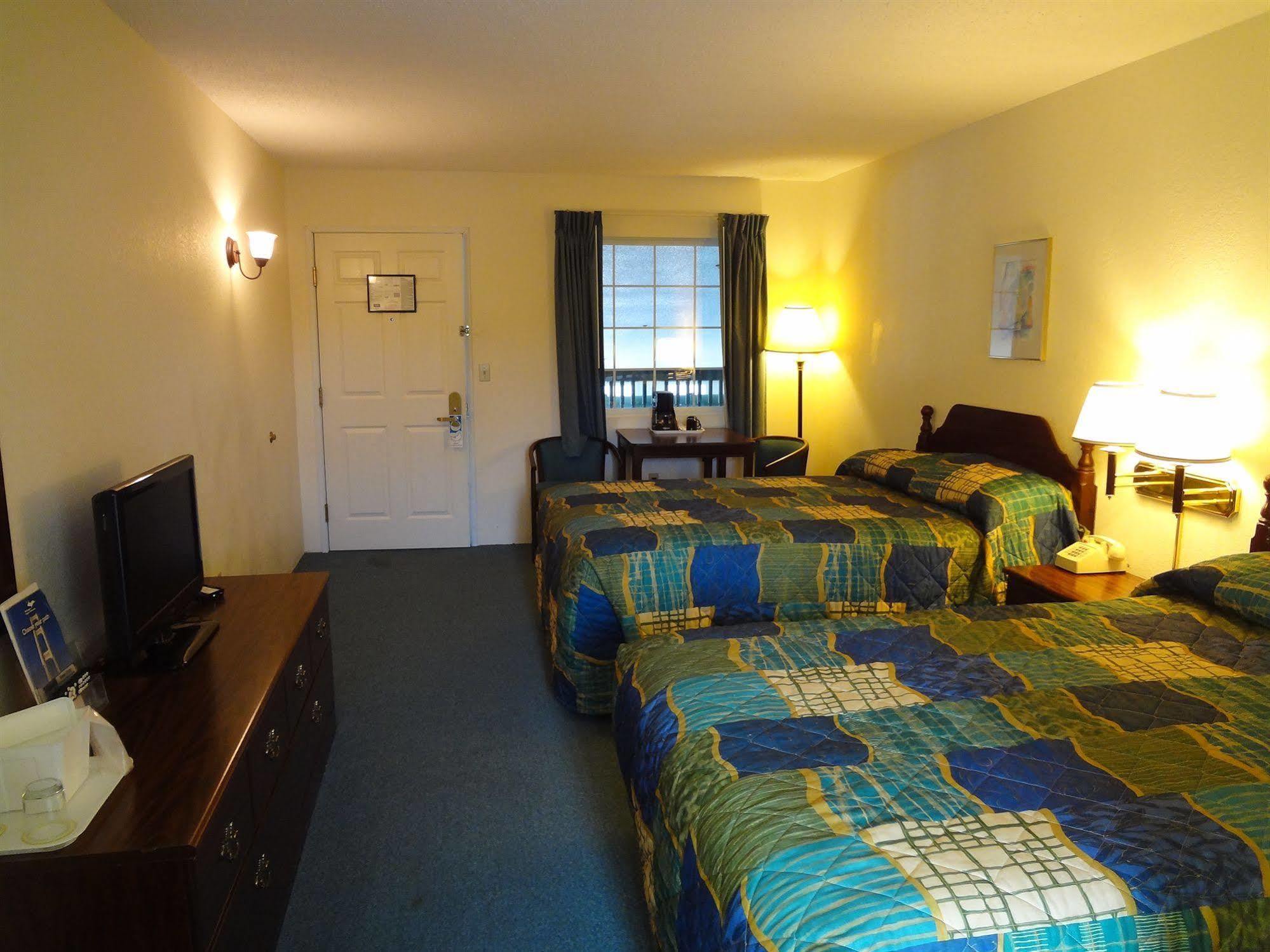 Voyager Inn Saint Ignace Esterno foto