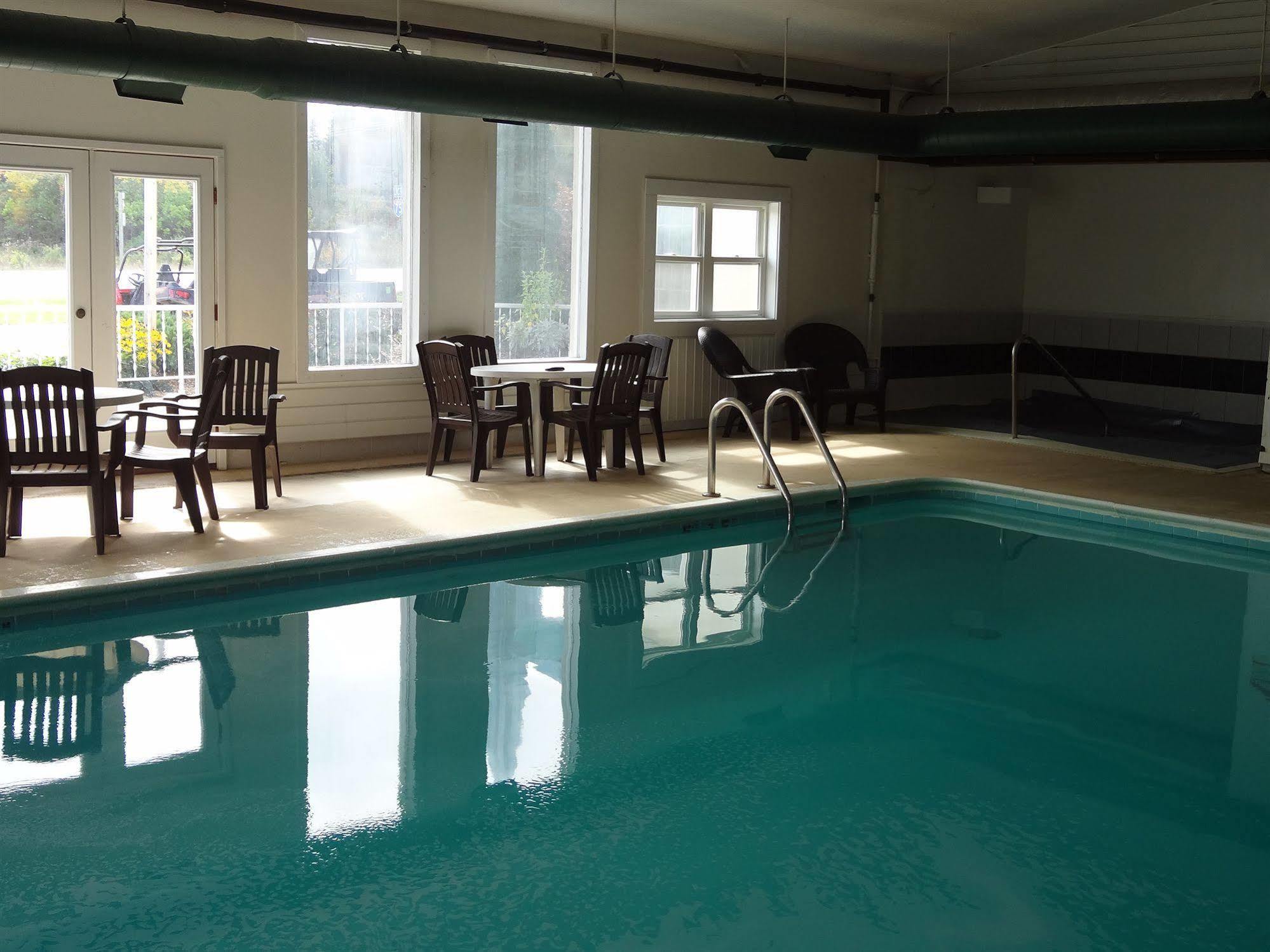 Voyager Inn Saint Ignace Esterno foto