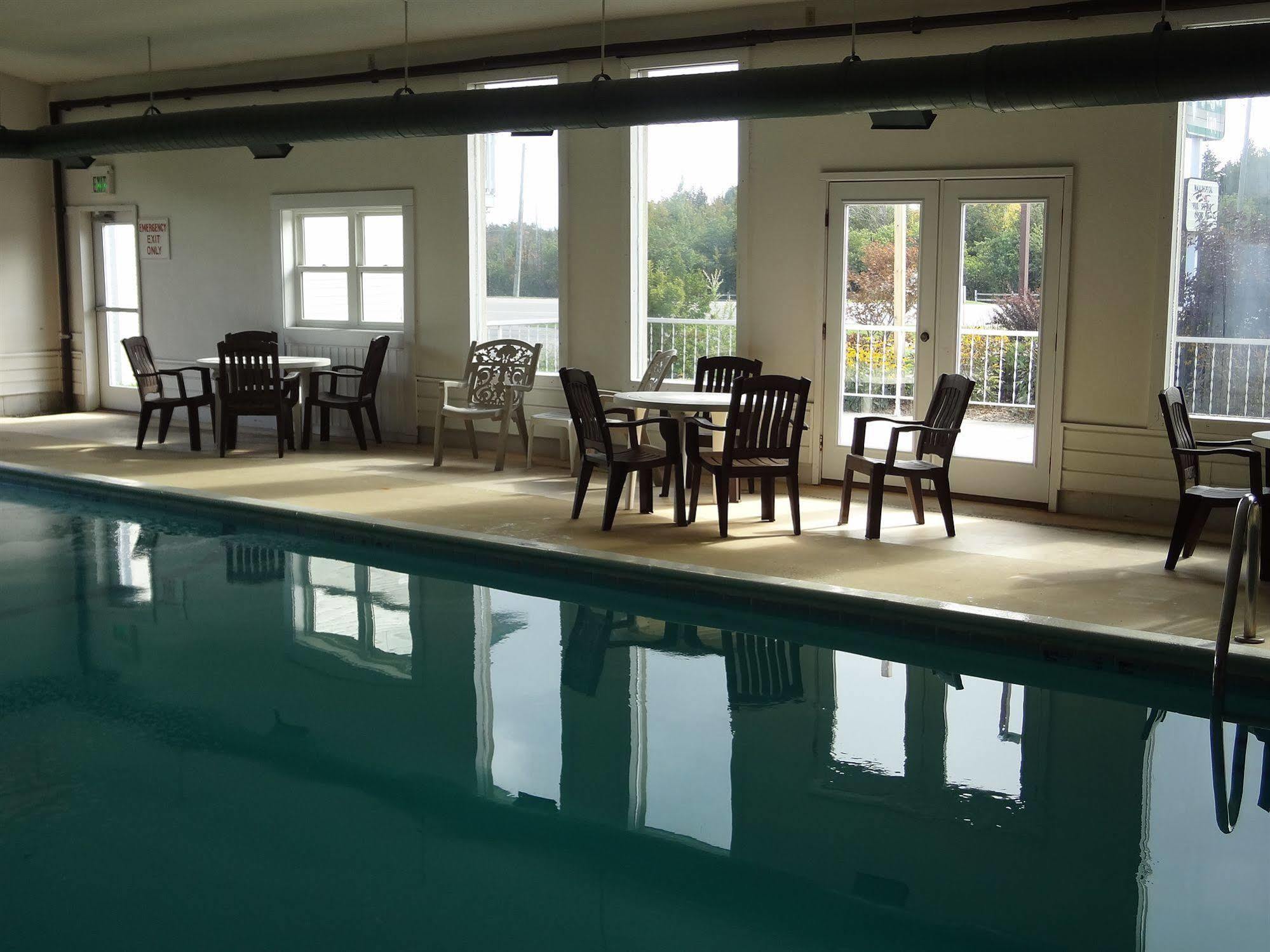 Voyager Inn Saint Ignace Esterno foto