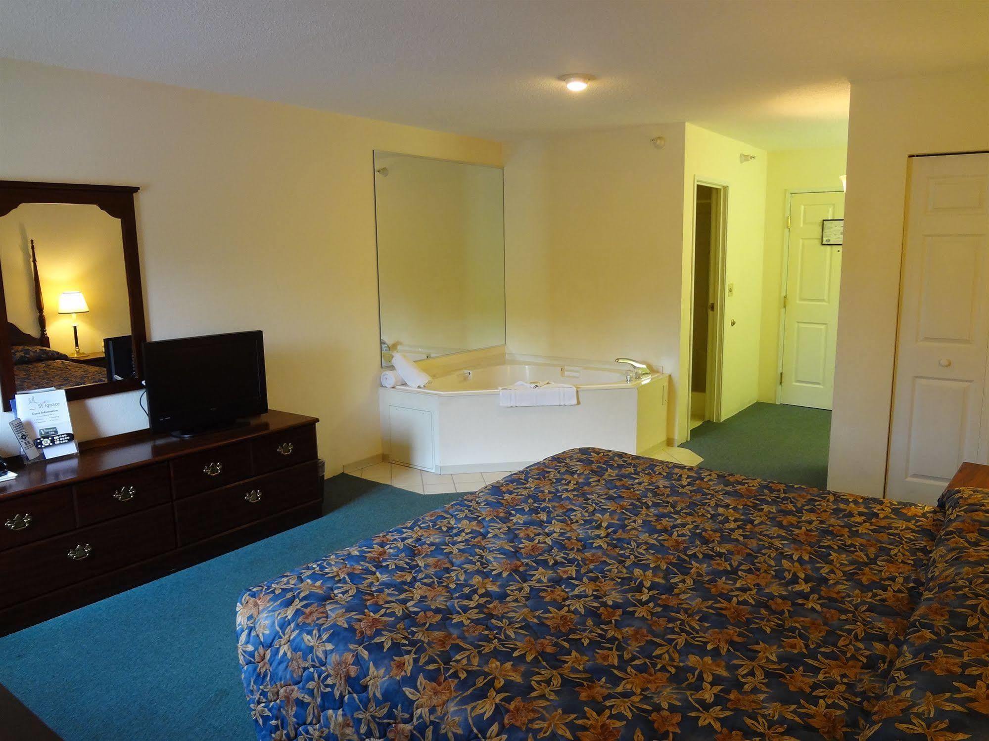 Voyager Inn Saint Ignace Esterno foto